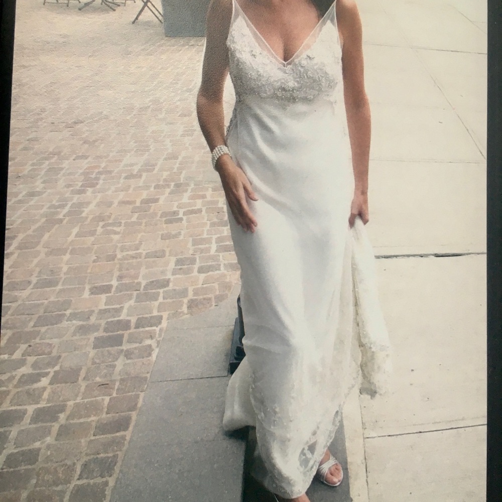 AMSALE
Stunning wedding dress. Only worn once ;-). - Picture 3 of 3